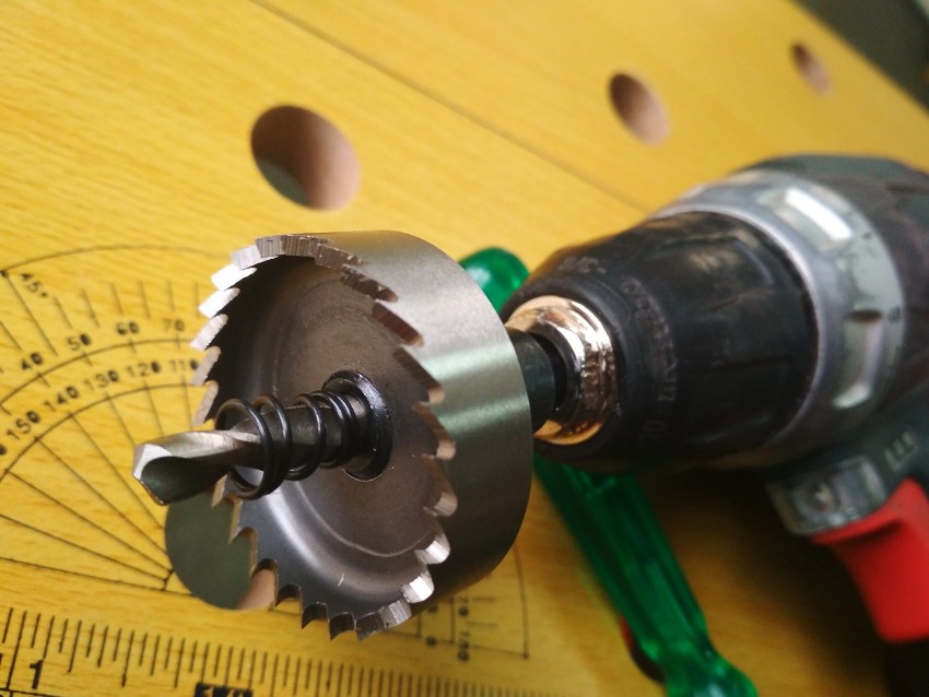 สว่านกำลังสูงใช้ในการเจาะรูด้วยครอบฟัน