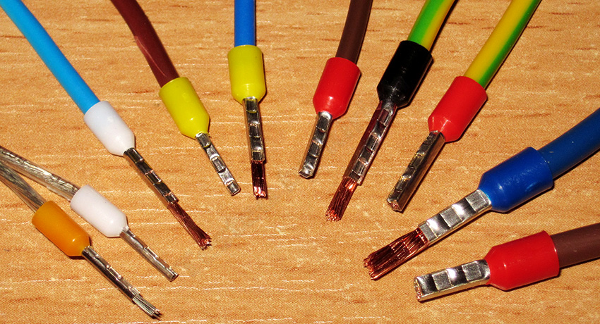 Końcówki zaciskane są niezbędne do niezawodnego i bezpiecznego połączenia Końcówki zaciskowe: bezpieczne połączenie przewodów