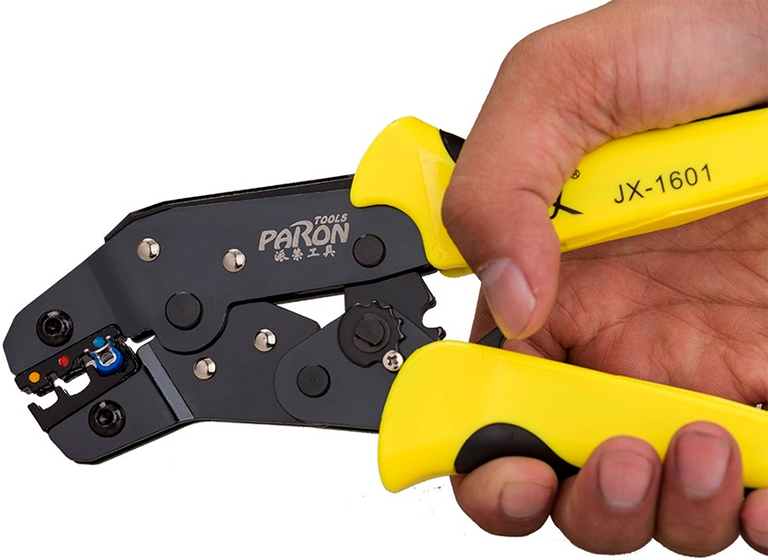 Przewody należy starannie zamocować w gnieździe, aby w przyszłości nie wypadły. Przewody należy starannie zamocować w gnieździe, aby w przyszłości nie wypadły.