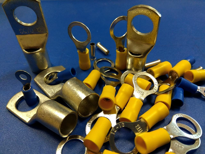 Końcówki oczkowe są niezawodne, wykonane z różnych materiałów Końcówki oczkowe są niezawodne, wykonane z różnych materiałów