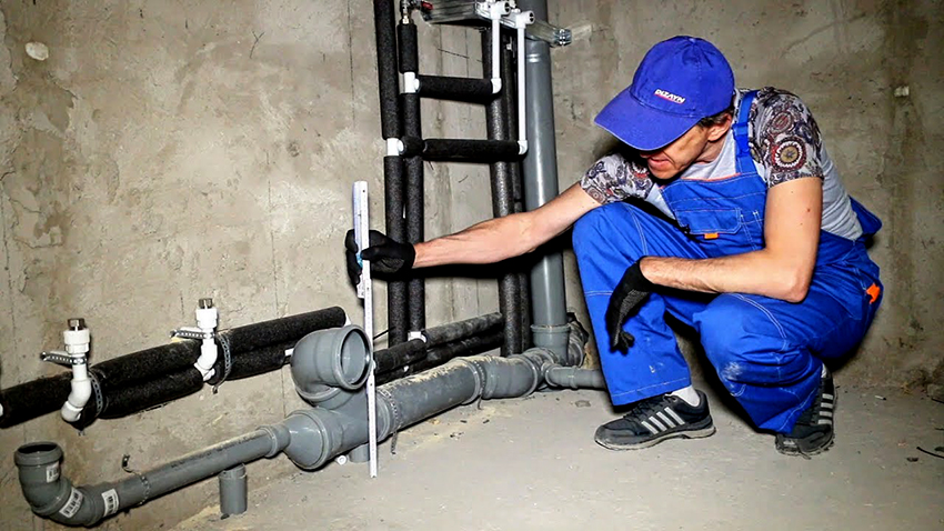 Les vàlvules de retenció equipades amb molles es poden col·locar tant verticalment com horitzontalment Les vàlvules de retenció equipades amb molles es poden col·locar tant verticalment com horitzontalment