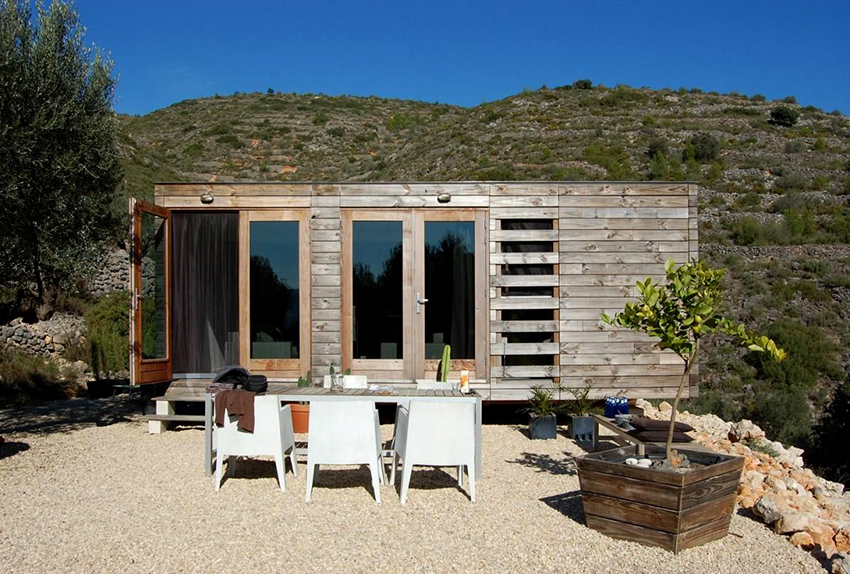 Za vanjsku dekoraciju okvira često se koriste vlaknaste ploče, obrubljene ploče, DSP, OSB i šperploča. Za vanjsku dekoraciju okvira često se koriste vlaknaste ploče, obrubljene ploče, DSP, OSB i šperploča.