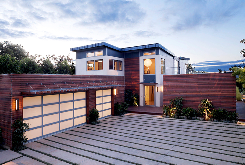 Vinil, drvo i aluminijski sporedni kolosijek koriste se za ukrašavanje kuća. Vinil, drvo i aluminijski sporedni kolosijek koriste se za ukrašavanje kuća.