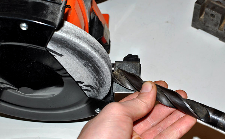 ข้อผิดพลาดเมื่อมีการฝึกซ้อมการลับคมไม่เพียง แต่เกิดขึ้นกับผู้เริ่มต้นเท่านั้น แต่บางครั้งอาจเกิดจากผู้เชี่ยวชาญด้วย ข้อผิดพลาดเมื่อมีการฝึกซ้อมการลับคมไม่เพียง แต่เกิดขึ้นกับผู้เริ่มต้นเท่านั้น แต่บางครั้งอาจเกิดจากผู้เชี่ยวชาญด้วย