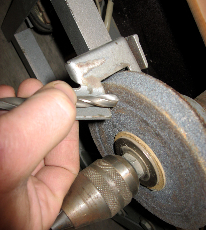 เมื่อทำการลับคมคุณต้องปฏิบัติตามข้อควรระวังเพื่อความปลอดภัย เมื่อทำการลับคมคุณต้องปฏิบัติตามข้อควรระวังเพื่อความปลอดภัย