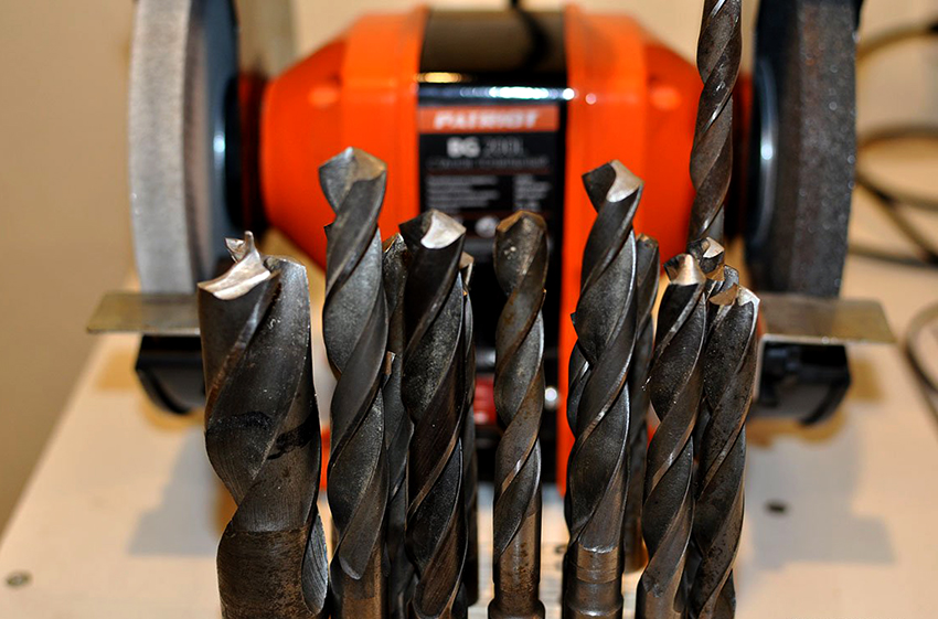 ก่อนอื่นวิธีการลับคมจะขึ้นอยู่กับรูปร่างของส่วนตัดของดอกสว่าน ก่อนอื่นวิธีการลับคมจะขึ้นอยู่กับรูปร่างของส่วนตัดของดอกสว่าน