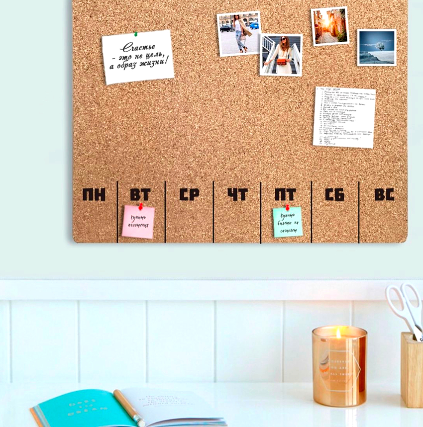 Rengør overfladen på korkpladen kun efter fjernelse af alle knapperne Rengør overfladen på korkpladen kun efter fjernelse af alle knapperne