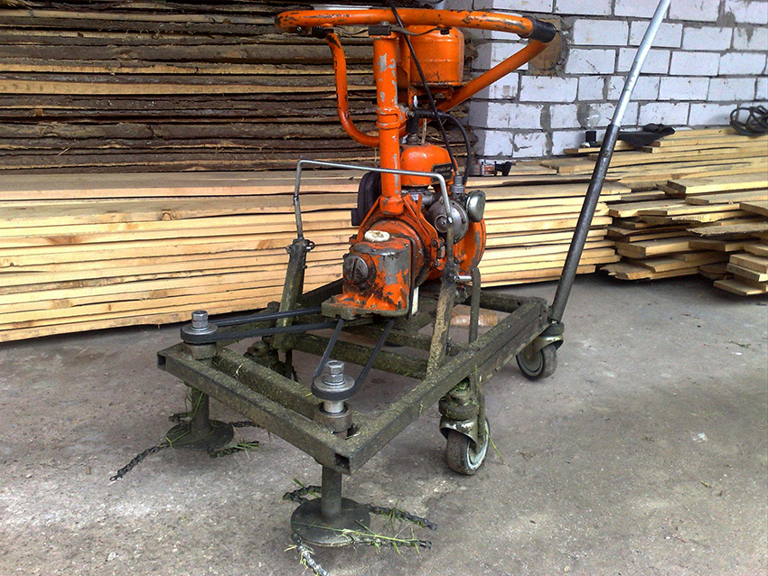 Ein Rasenmäher aus einer Kettensäge kostet viel weniger als ein gekaufter Ein Rasenmäher aus einer Kettensäge kostet viel weniger als ein gekaufter