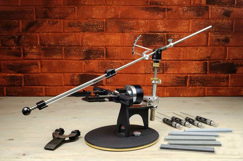 Το μοντέλο K03 Standard set περιλαμβάνει όλα τα απαραίτητα εργαλεία για το ξύσιμο, το ίσιωμα και το φινίρισμα των μαχαιριών Το κιτ μοντέλου K03 περιλαμβάνει όλα τα απαραίτητα εργαλεία για ακόνισμα, ίσιωμα και φινίρισμα μαχαιριών.