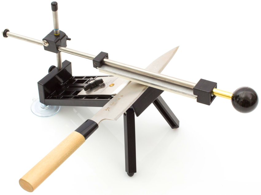 Μεταξύ της μεγάλης ποικιλίας χειροκίνητων ξύστρων μαχαιριών, αξίζει να τονιστεί το σύστημα APEX Edge Pro Μεταξύ της μεγάλης ποικιλίας χειροκίνητων ξύστρων μαχαιριών, αξίζει να τονιστεί το σύστημα APEX Edge Pro