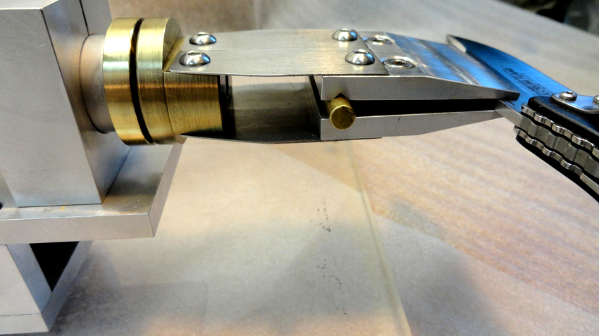 Ένας μεγάλος αριθμός διαφορετικών συσκευών ακονίσματος επιτρέπει ένα ευρύ φάσμα εργασιών Ένας μεγάλος αριθμός διαφορετικών συσκευών ακονίσματος επιτρέπει ένα ευρύ φάσμα εργασιών