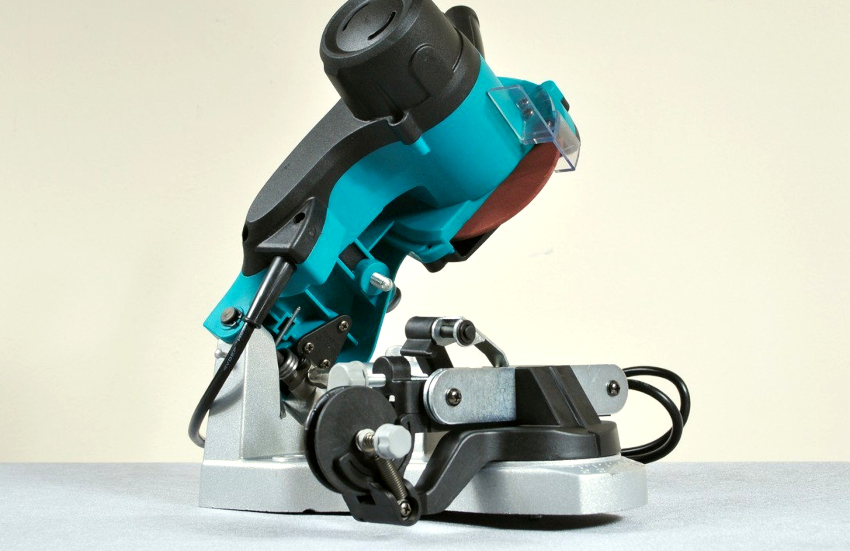 Sаdko SCS-85 PRО là một mẫu máy bán chuyên nghiệp với tốc độ động cơ 5000 vòng / phút Sаdko SCS-85 PRО là một mẫu máy bán chuyên nghiệp với tốc độ động cơ 5000 vòng / phút