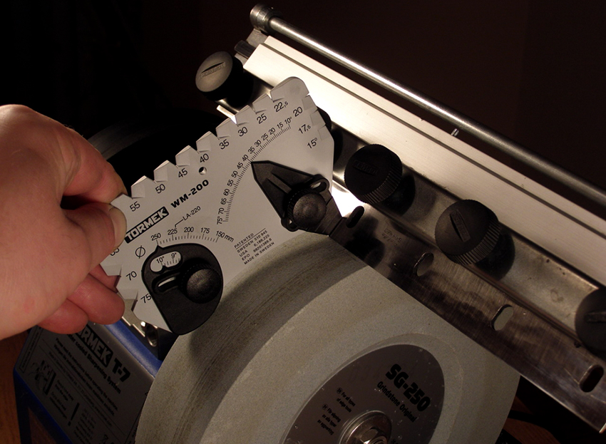 Quá trình mài dao bao gồm nhiều công đoạn tuần tự. Quá trình mài dao bao gồm nhiều công đoạn tuần tự.