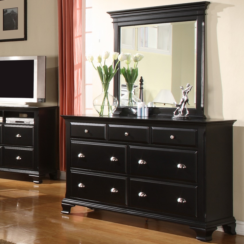 בנוסף לייעודו הישיר, לזכוכית המזח יש גם פונקציה דקורטיבית. בנוסף לייעודו הישיר, לזכוכית המזח יש גם פונקציה דקורטיבית.