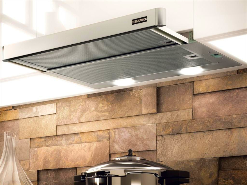 הפעלת מסנני הפחם מובטחת על ידי הפעלת המאוורר המספק את זרימת האוויר למכסה המנוע הפעלת מסנני הפחם מובטחת על ידי הפעלת המאוורר המספק את זרימת האוויר למכסה המנוע