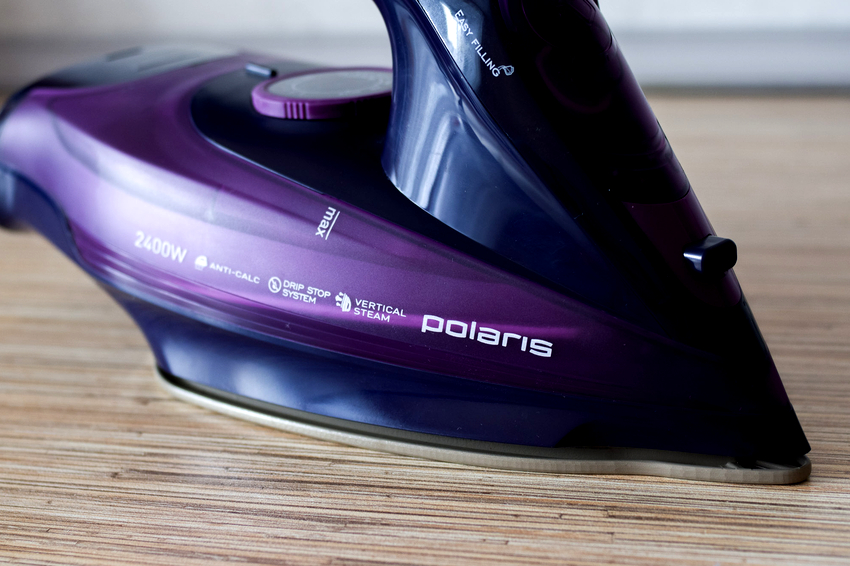 A Polaris PIR 2489K vezeték nélküli vas magas kivitelezési minőséggel és érdekes dizájnnal rendelkezik A Polaris PIR 2489K vezeték nélküli vas magas kivitelezési minőséggel és érdekes dizájnnal rendelkezik