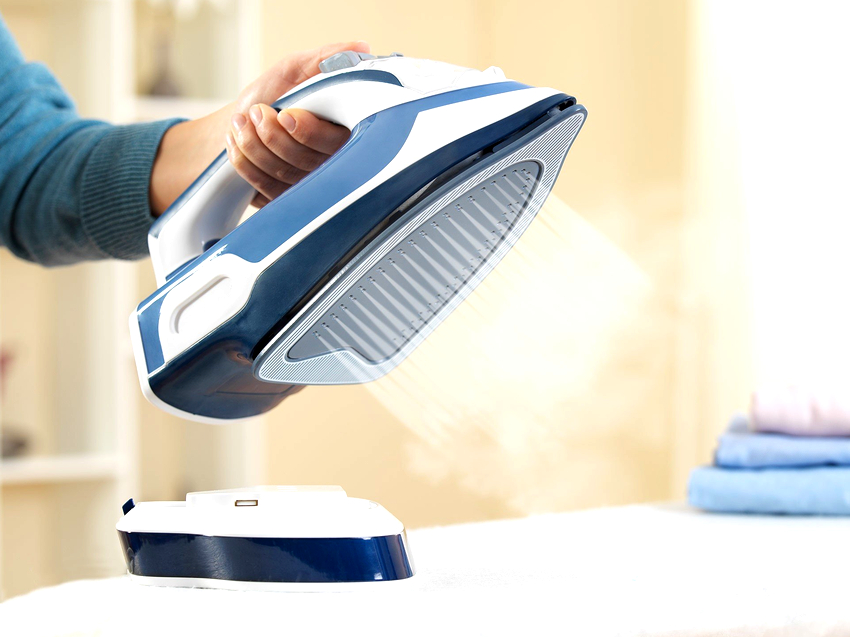 A Rovus vezeték nélküli vas használható vezetékkel vagy anélkül A Rovus vezeték nélküli vas használható vezetékkel vagy anélkül