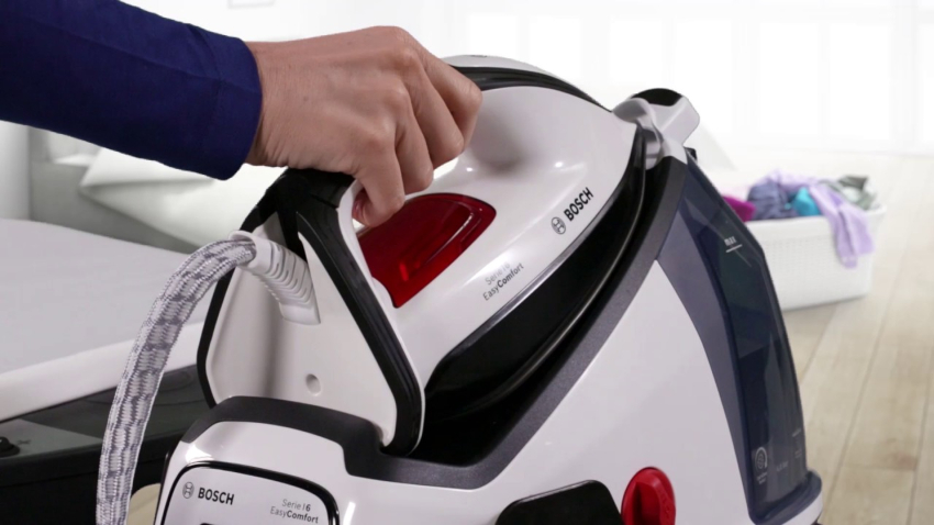 เตารีด Serie 6 EasyComfort จาก Bosch มีระบบการเลือกอุณหภูมิสำหรับผ้าแต่ละประเภทด้วยตนเอง เตารีด Serie 6 EasyComfort จาก Bosch มีระบบการเลือกอุณหภูมิสำหรับผ้าแต่ละประเภทด้วยตนเอง