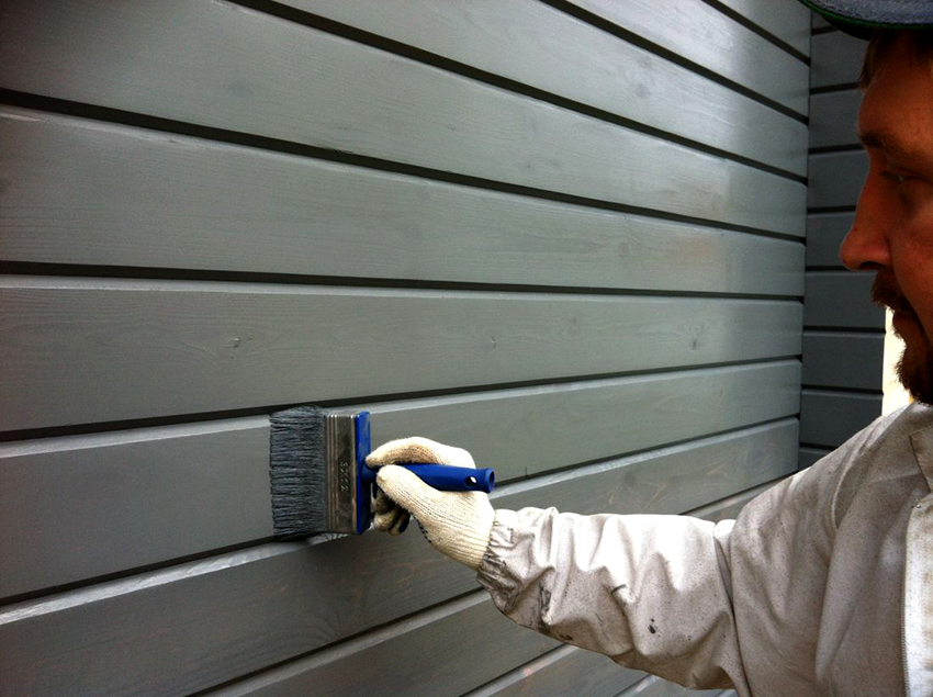 La pintura es pot utilitzar per pintar elements de fusta interiors com parets o sostres La pintura es pot utilitzar per pintar elements de fusta interiors com parets o sostres