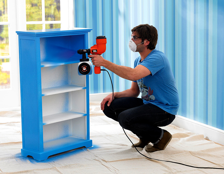 La consistència correcta de la pintura per a la pistola hauria de ser semblant a la llet grassa La consistència correcta de la pintura per a la pistola hauria de ser semblant a la llet grassa