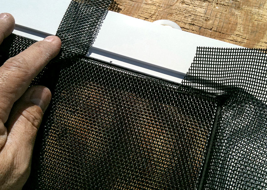 La maille anti-chat en aluminium peut se corroder Les filets anti-chats en aluminium peuvent se corroder