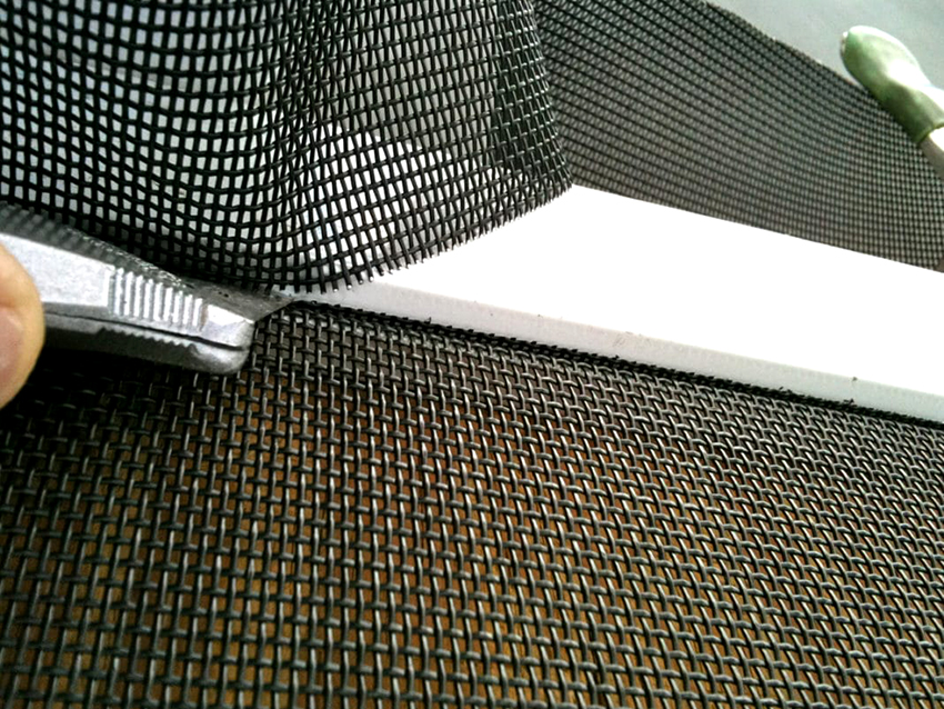 Les filets en aluminium peuvent être achetés en rouleaux, ce qui facilite l'ajustement du produit à la taille souhaitée Les filets en aluminium peuvent être achetés en rouleaux, ce qui facilite l'ajustement du produit à la taille souhaitée