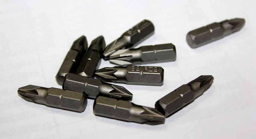 Đường kính của các bit chéo được chọn dựa trên kích thước của đầu Đường kính của các bit chéo được chọn dựa trên kích thước của đầu