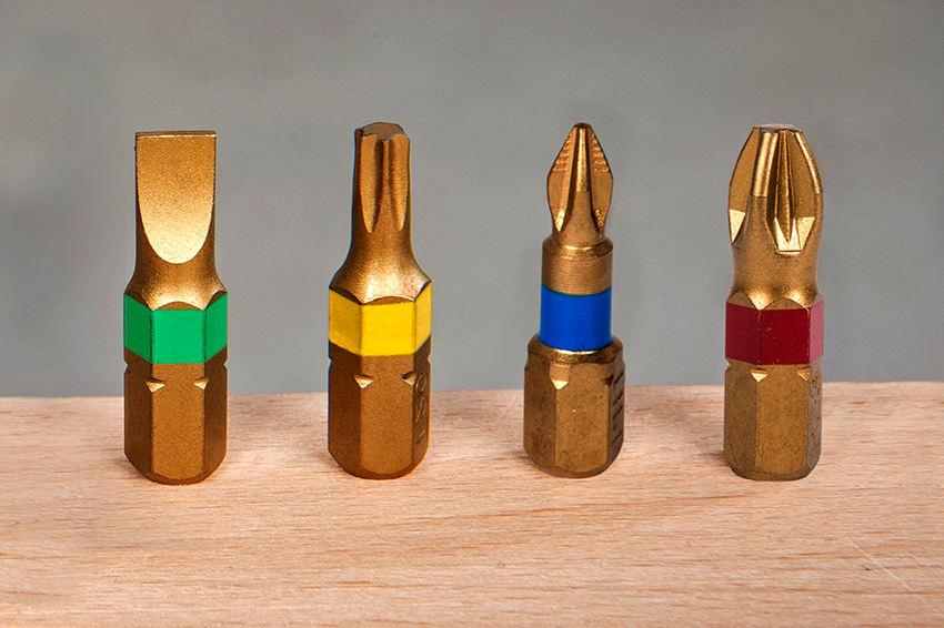 Các mũi tuốc nơ vít có thể được làm bằng các loại kim loại khác nhau Các mũi tuốc nơ vít có thể được làm bằng các loại kim loại khác nhau