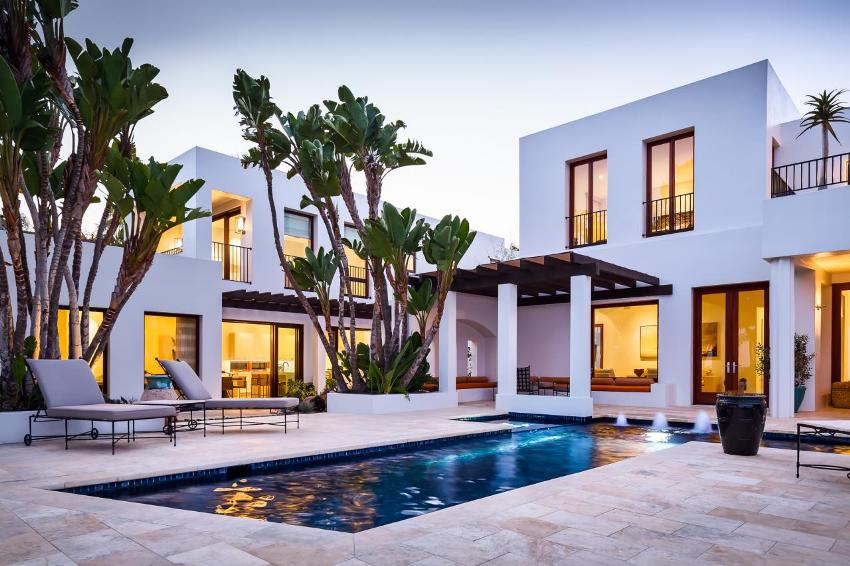 Силикатната мазилка е най-скъпата по отношение на цената, устойчива на механични натоварвания, паропропусклива, има високи топло и звукоизолационни свойства Силикатната мазилка е най-скъпата по отношение на цената, устойчива на механични натоварвания, паропропусклива, има високи топло и звукоизолационни свойства