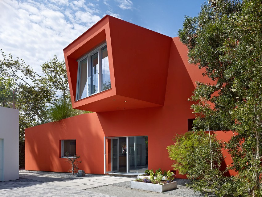 Основният недостатък на мазилката се счита за висока запалимост, което изключва съвместното й използване с минерална вата Основният недостатък на мазилката се счита за висока запалимост, което изключва съвместното й използване с минерална вата