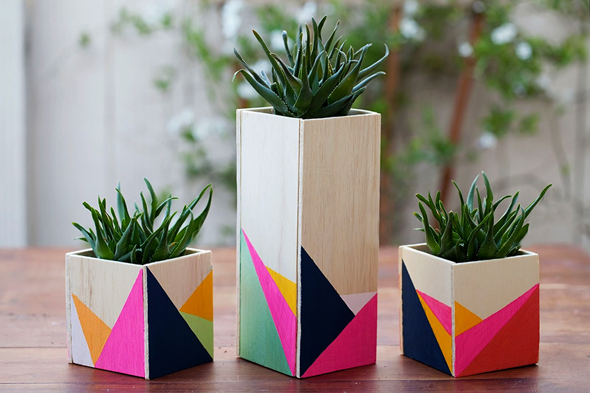 Barer eller brett er egnet for å lage en blomsterpotte. Barer eller brett er egnet for å lage en blomsterpotte.