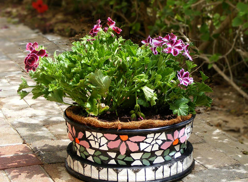 Mosaikkinnredning ser vakkert ut på store potter Mosaikkinnredning ser vakkert ut på store potter