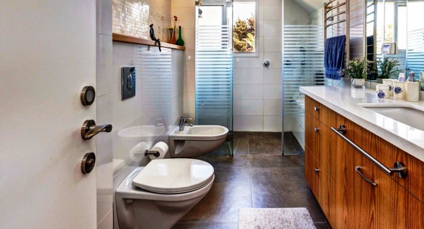 Ο μπιντέ είναι μια συσκευή παρόμοια με την τουαλέτα, αλλά είναι εξοπλισμένη με ακροφύσια, σχεδιασμένη για να εκτελεί διαδικασίες υγιεινής μετά τη χρήση της τουαλέτας. Πώς να χρησιμοποιήσετε ένα μπιντέ: προσωπική υγιεινή