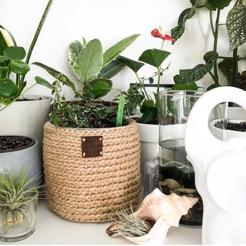 Epätavallinen istutin voidaan valmistaa valmiista kukkaruukusta Epätavallinen istutin voidaan valmistaa valmiista kukkaruukusta