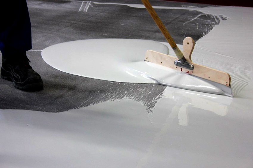 En rekke polymersammensetninger er egnet for maling av betonggulv. En rekke polymersammensetninger er egnet for maling av betonggulv.