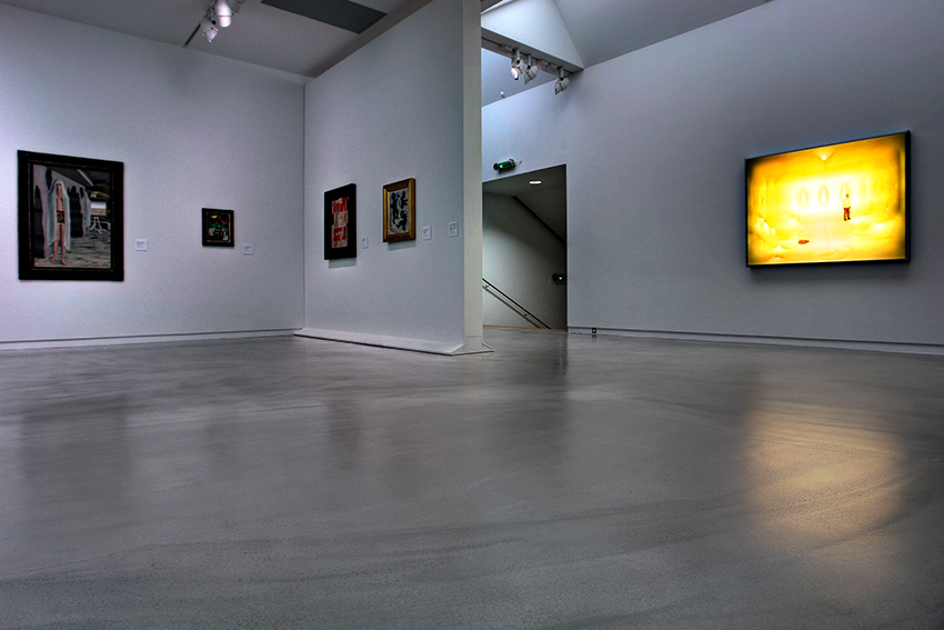 Primer av polyuretan jevner gulvet godt og fyller alle tomrom Primer av polyuretan jevner gulvet godt og fyller alle tomrom