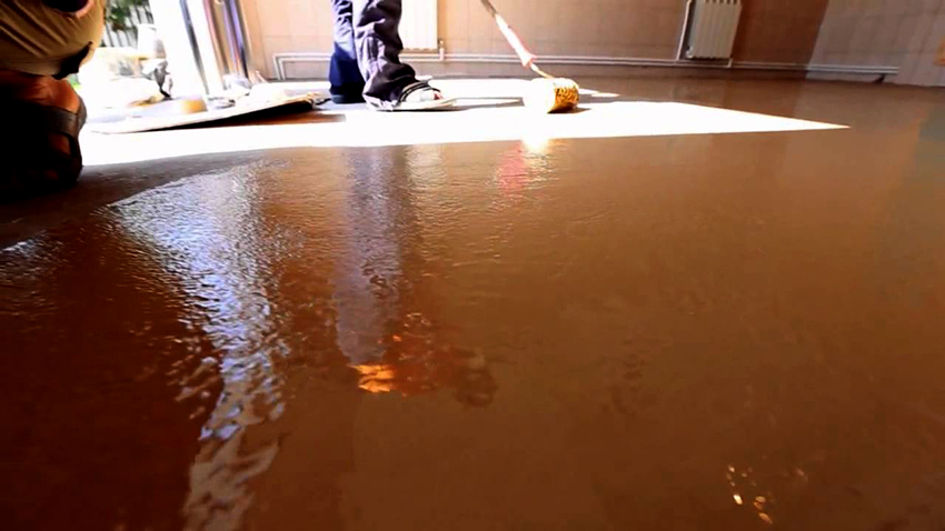 For å lage et belegg av høy kvalitet, må maling påføres i minst to lag For å lage et belegg av høy kvalitet, må maling påføres i minst to lag