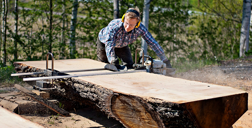 Når du kobler til redskaper, vil motorsagmotoren fungere med maksimal hastighet Når du kobler til redskaper, vil motorsagmotoren fungere med maksimal hastighet