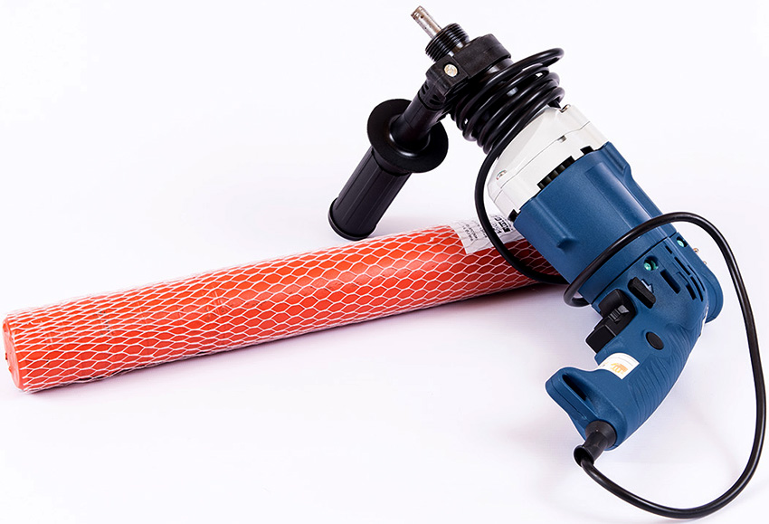 L'excés d'aire es pot eliminar del formigó mitjançant l'accessori del vibrador L'excés d'aire es pot eliminar del formigó mitjançant l'accessori del vibrador