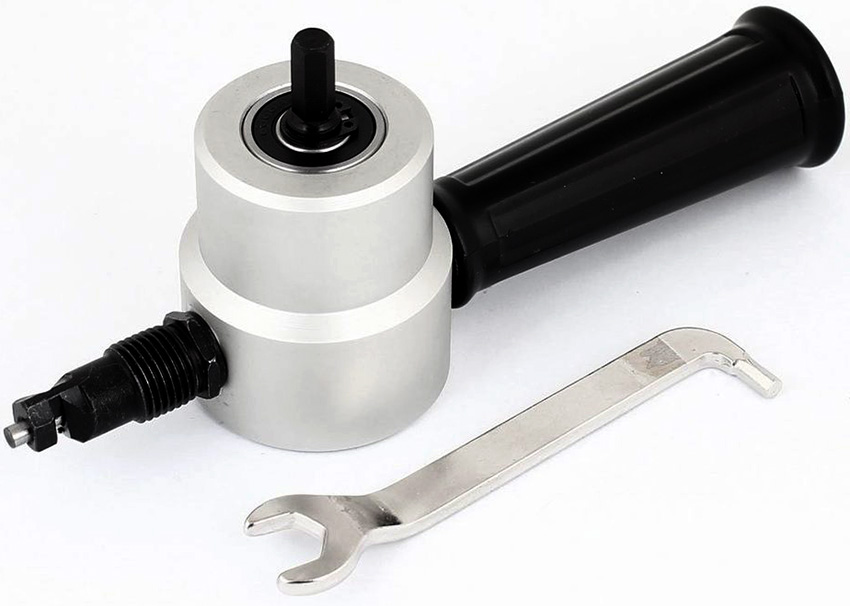 El broquet Cricket és capaç de tallar no només xapes, sinó també adequat per al plàstic El broquet Cricket és capaç de tallar no només xapes, sinó també adequat per al plàstic