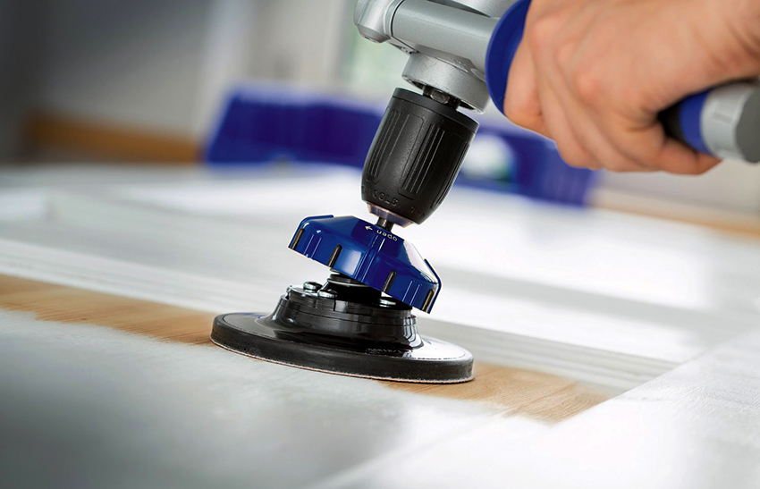 Amb l'ajut del broquet de la placa, és convenient processar la superfície amb diferents angles Amb l'ajut del broquet de la placa, és convenient processar la superfície amb diferents angles