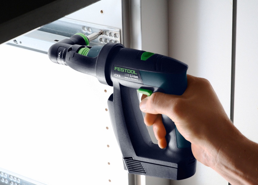 Istnieją dwa rodzaje końcówek kątowych do wkrętarek: elastyczne i sztywne Istnieją dwa rodzaje końcówek kątowych do wkrętarek: elastyczne i sztywne