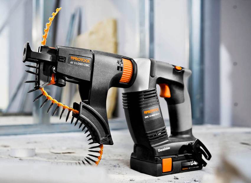 Istnieją dwa typy napędów z mechanizmem posuwu taśmy do wkrętów samogwintujących: stacjonarne i wyjmowane Istnieją dwa typy napędów z mechanizmem posuwu taśmy do wkrętów samogwintujących: stacjonarne i wyjmowane