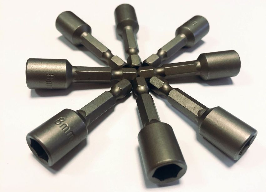 Istniejące rodzaje końcówek do wkrętarki różnią się kształtem części roboczej Istniejące rodzaje końcówek do wkrętarki różnią się kształtem części roboczej