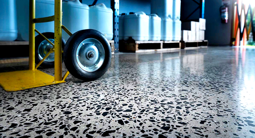 Odprášenie betónovej dlažby nielen predlžuje životnosť, ale zlepšuje aj jej estetický vzhľad Odprášenie betónovej dlažby nielen predlžuje životnosť, ale zlepšuje aj jej estetický vzhľad