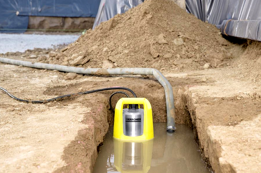 Потопяемите помпи за изпомпване на мръсна вода трябва да бъдат направени от материали, които могат да издържат на значително механично напрежение Потопяемите помпи за изпомпване на мръсна вода трябва да бъдат направени от материали, които могат да издържат на значително механично напрежение