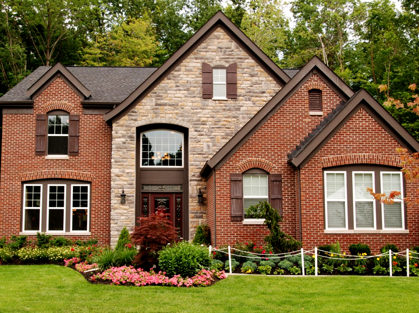 Beklædning af rød mursten til udvendig beklædning af facader har den maksimale lighed med naturmateriale Beklædning af rød mursten til udvendig beklædning af facader har den maksimale lighed med naturmateriale