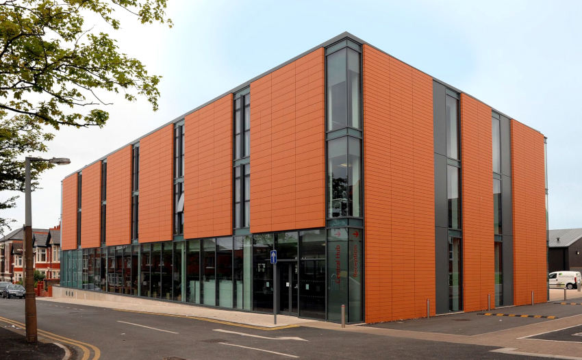 Облицовката от насипна теракотова керамика е екологична, огнеупорна и устойчива на механични натоварвания Облицовката от насипна теракотова керамика е екологична, огнеупорна и устойчива на механични натоварвания