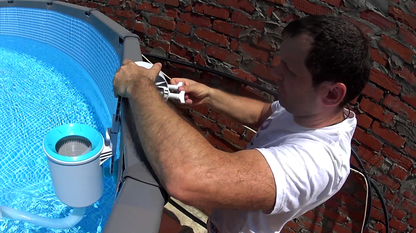 Monterte og flytende skimmere kan enkelt og raskt installeres med egne hender Monterte og flytende skimmere kan enkelt og raskt installeres med egne hender