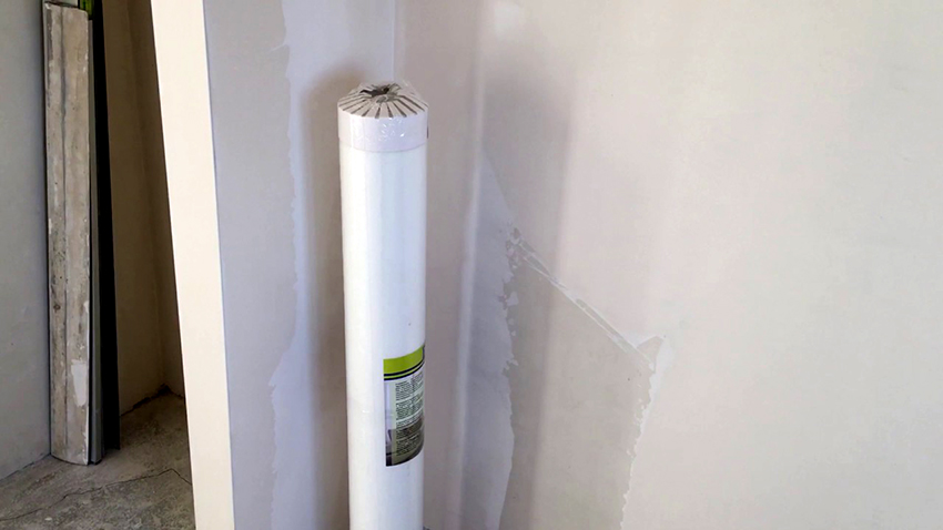 Før du limer spindelvevet, må du vente til overflaten er helt tørr. Før du limer spindelvevet, må du vente til overflaten er helt tørr.